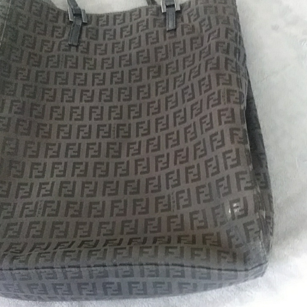 ❌SOLD❌💯FENDI Tote. GUC 8/10. - Picture 5 of 8
